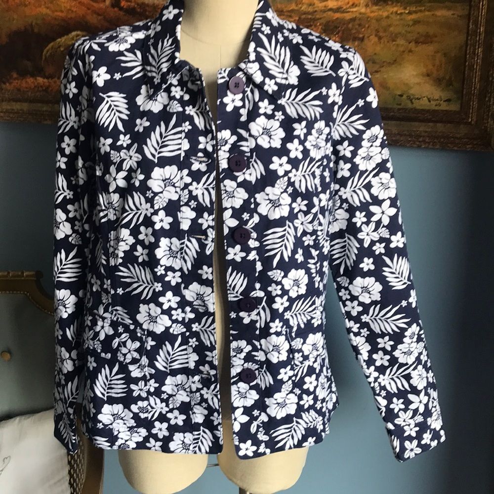 NWOT Appleseed’s Navy/white floral print button down jean blazer jacket size M